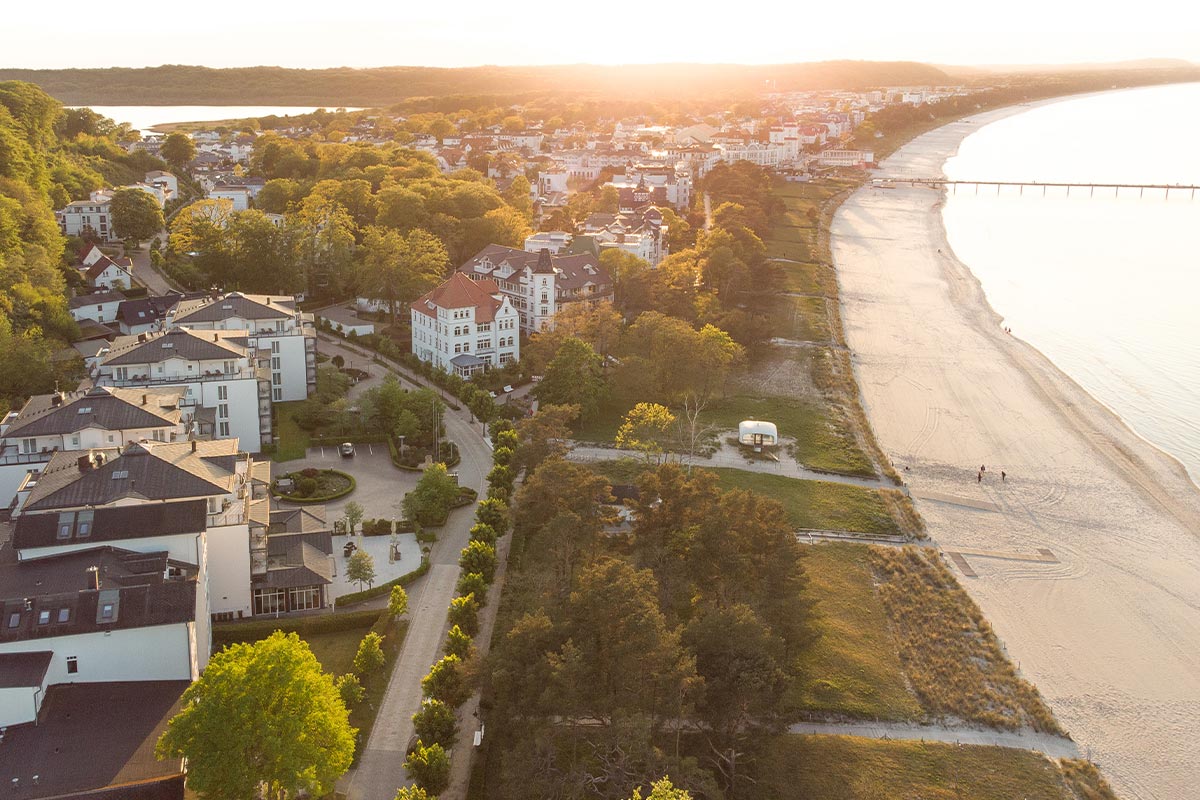 Aerial view of the Binz beach promenade in sunshine – commitment to sustainability on the Baltic Sea